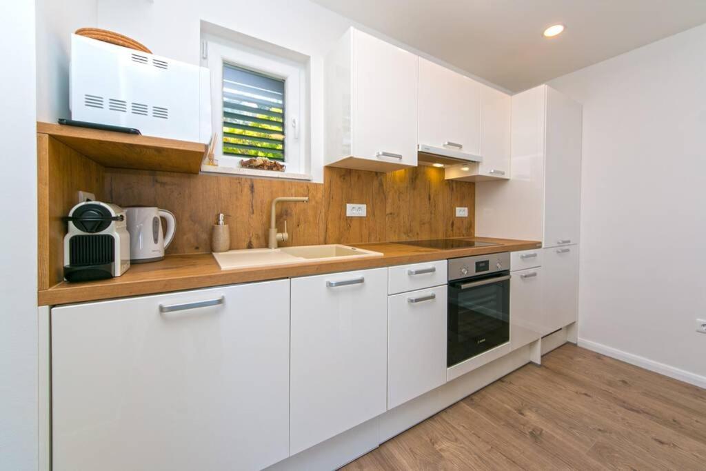 Apartman Macan Brela Εξωτερικό φωτογραφία
