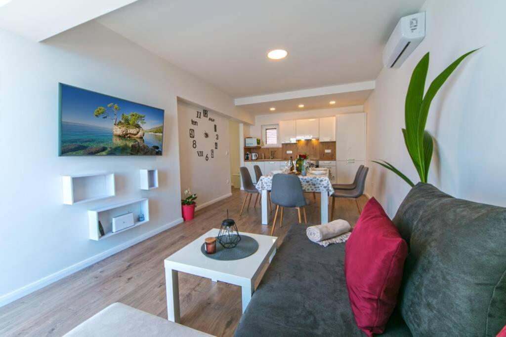 Apartman Macan Brela Εξωτερικό φωτογραφία