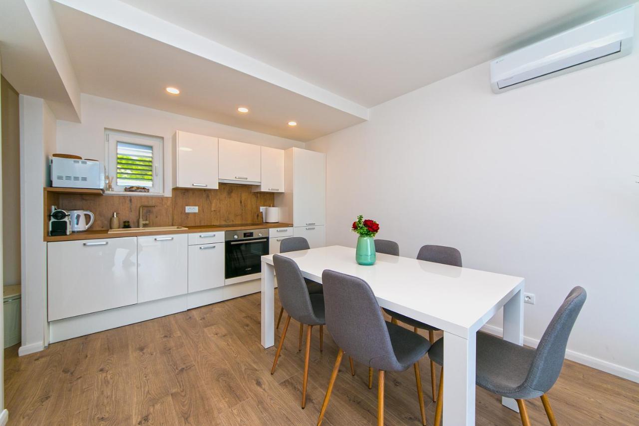 Apartman Macan Brela Εξωτερικό φωτογραφία